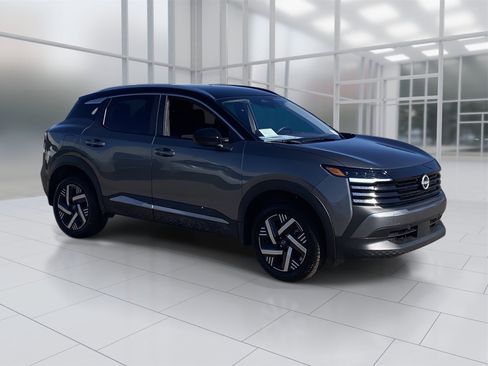 New 2026 Nissan Kicks SV image 8