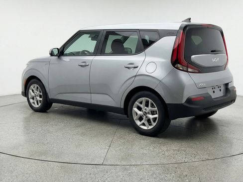 Used 2025 Kia Soul LX w/ LX Technology Package FWD image 6