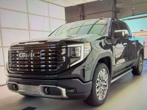Used 2023 GMC Sierra 1500 Denali Ultimate AWD/4WD image 2