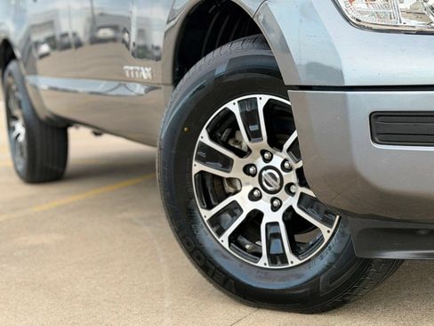Used 2022 Nissan Titan SV RWD image 9