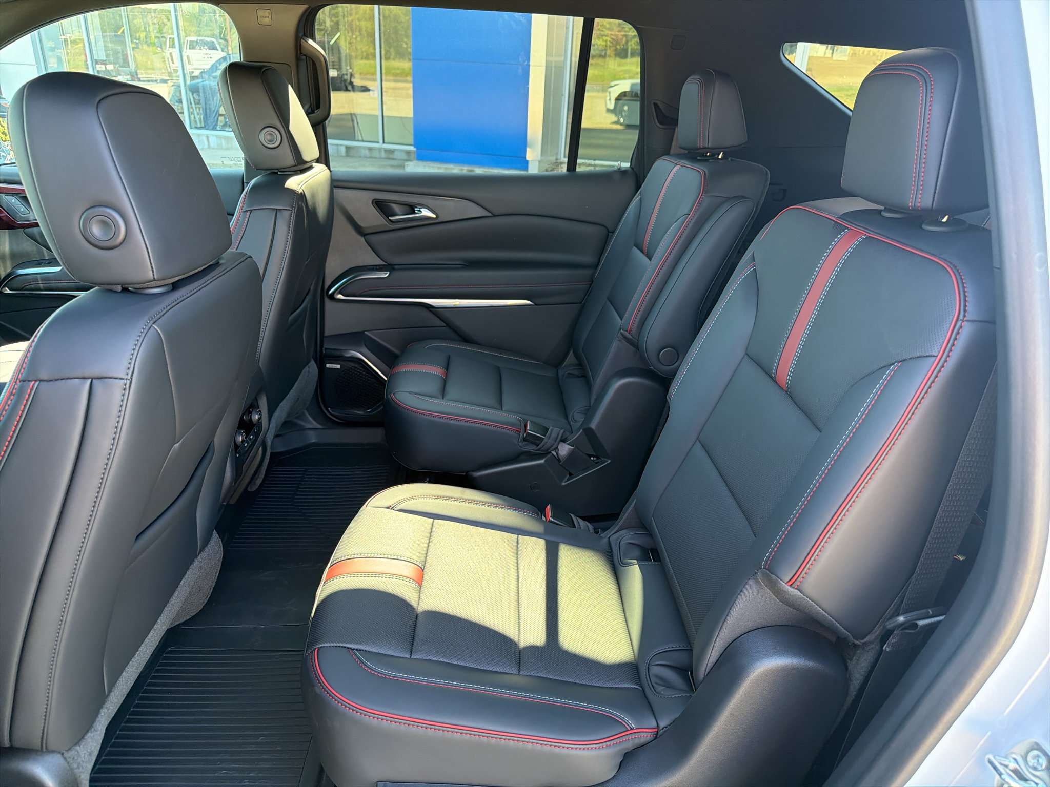 New 2027 Chevrolet Traverse RS w/ LPO, Floor Liner Package FWD image 6