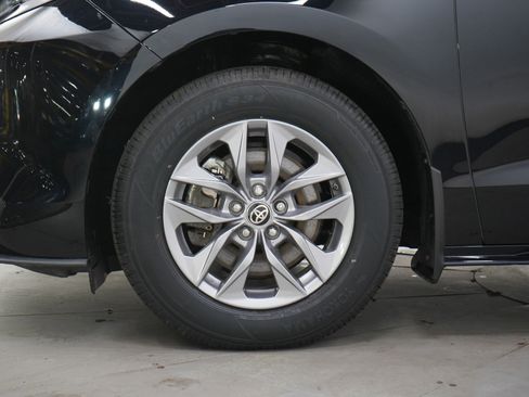 Used 2024 Toyota Sienna LE AWD/4WD image 30
