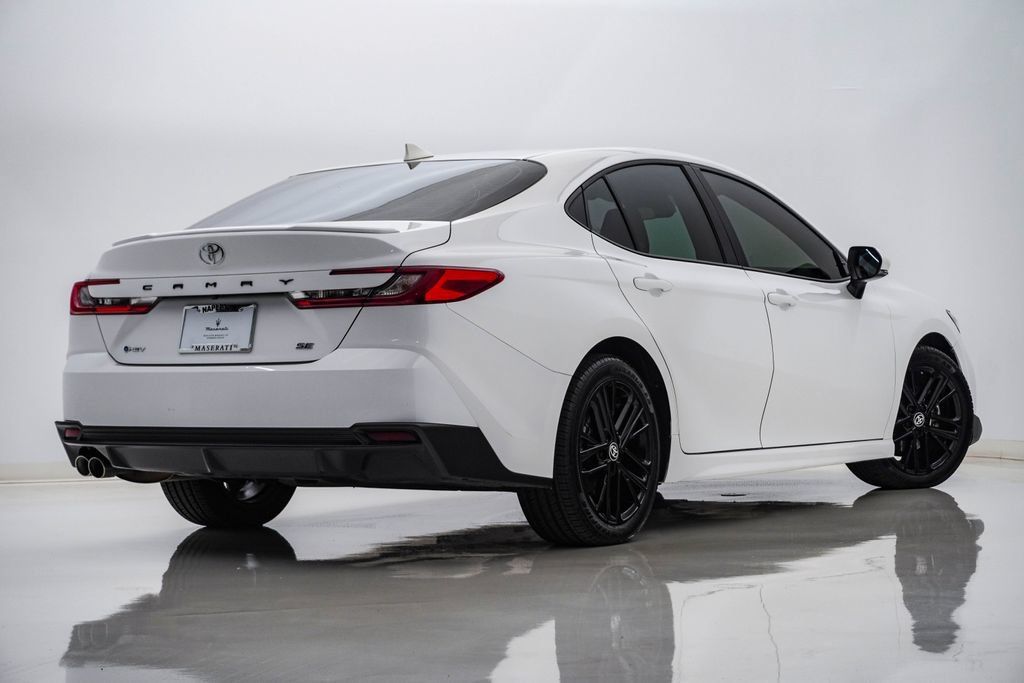 Used 2025 Toyota Camry SE FWD image 9
