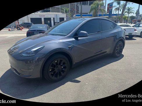 Used 2022 Tesla Model Y Long Range AWD/4WD image 1