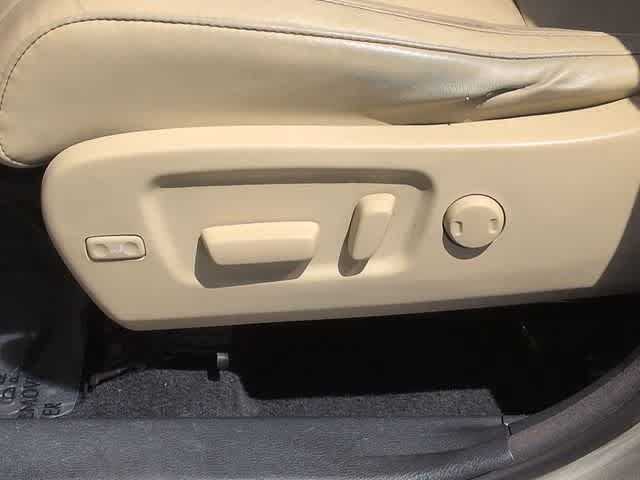 Used 2016 Toyota Highlander XLE AWD/4WD image 18