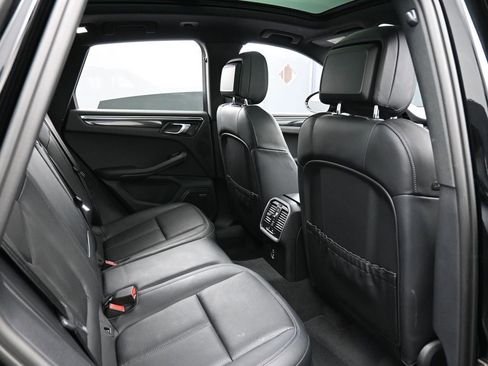 Certified 2024 Porsche Macan image 28