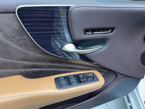 Used 2020 Lexus LS 500 image 32