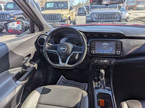 Used 2023 Nissan Kicks SR w/ SR Premium Package image 10