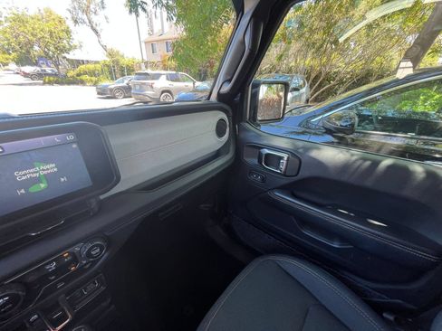 Used 2025 Jeep Wrangler Unlimited Sahara AWD/4WD image 35