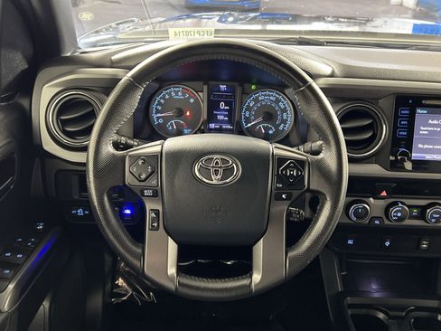 Used 2017 Toyota Tacoma TRD Off-Road w/ Tow Package (A/T) AWD/4WD image 16