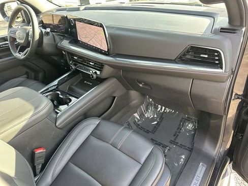 Used 2025 Chevrolet Suburban RST image 28