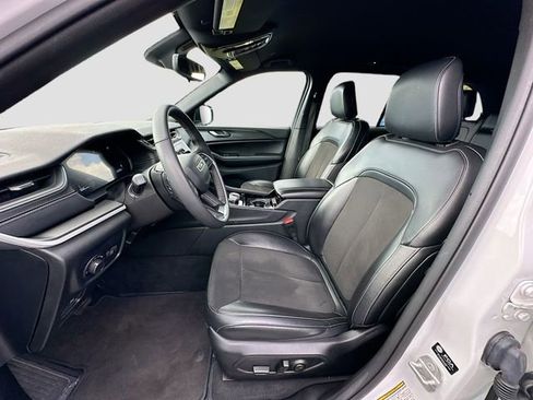 Used 2023 Jeep Grand Cherokee Altitude image 20