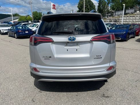 Used 2016 Toyota RAV4 XLE AWD/4WD image 4