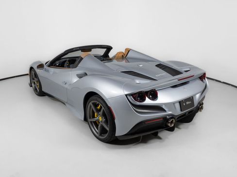 Used 2022 Ferrari F8 Tributo image 18