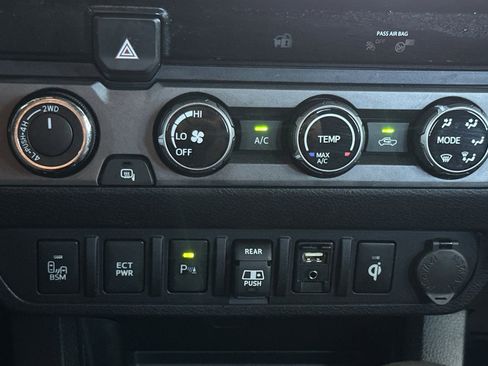 Certified 2018 Toyota Tacoma TRD Sport image 23