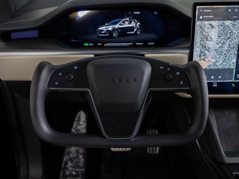 Used 2023 Tesla Model X Plaid image 39