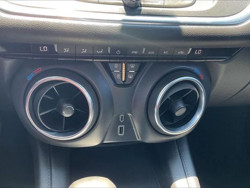 Used 2021 Chevrolet Blazer LT w/ LPO, Black Accent Package FWD image 31