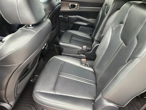 Used 2023 Kia Sorento EX image 28
