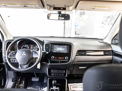 Used 2020 Mitsubishi Outlander ES FWD image 33