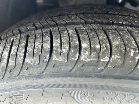 Used 2025 Nissan Versa SV w/ Trunk Package image 10