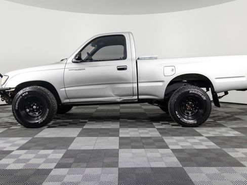Used 2000 Toyota Tacoma 2WD Regular Cab image 3