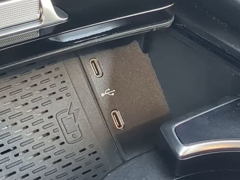 Used 2025 Mercedes-Benz GLS 450 4MATIC image 32