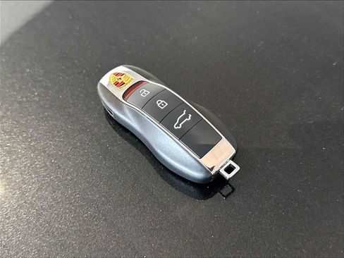New 2026 Porsche Macan AWD/4WD image 21