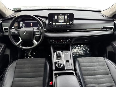 Used 2024 Mitsubishi Outlander SE image 13