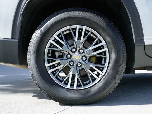 Used 2024 Chevrolet Traverse LT image 28