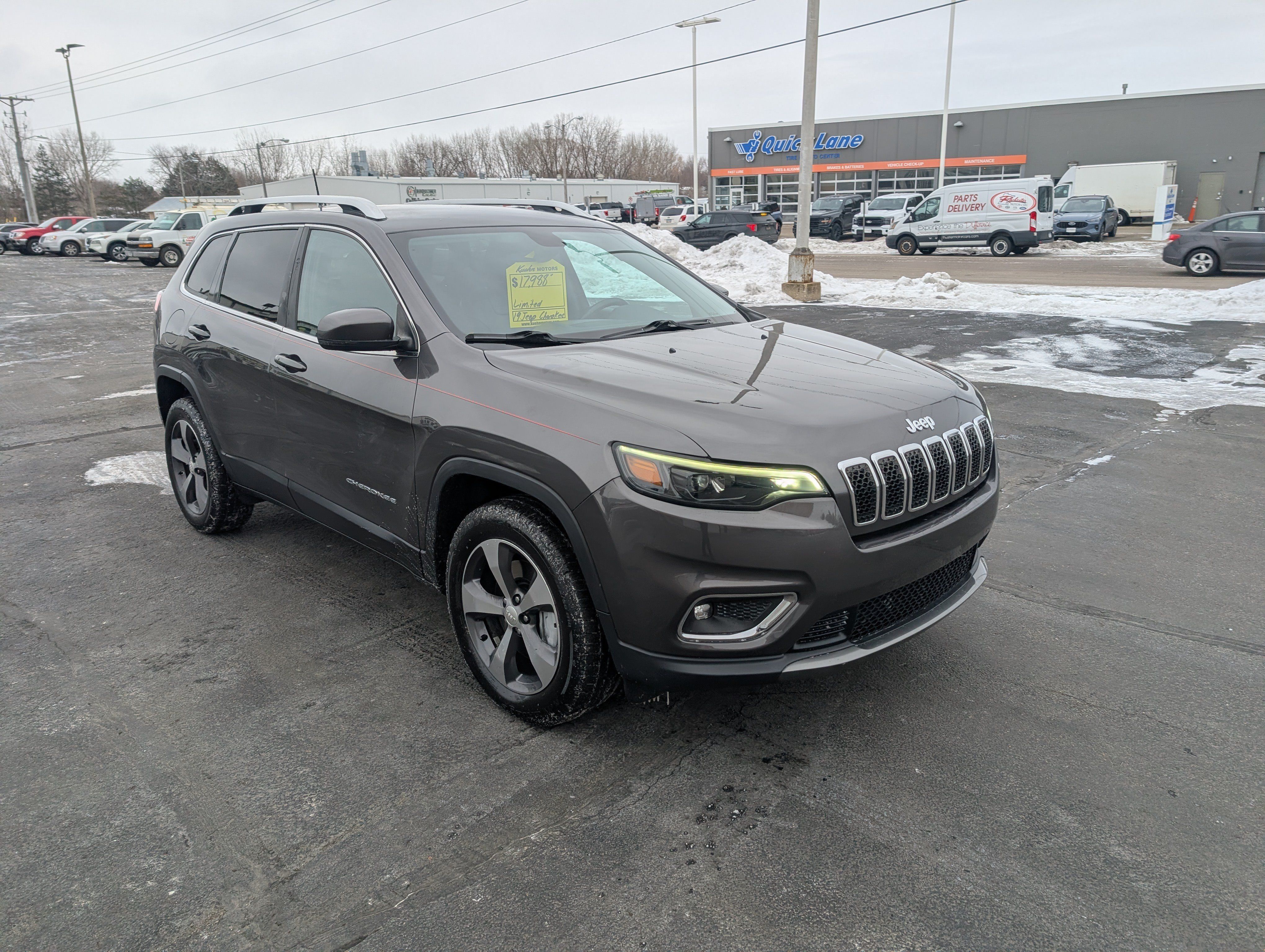 Used 2019 Jeep Cherokee Limited AWD/4WD image 2