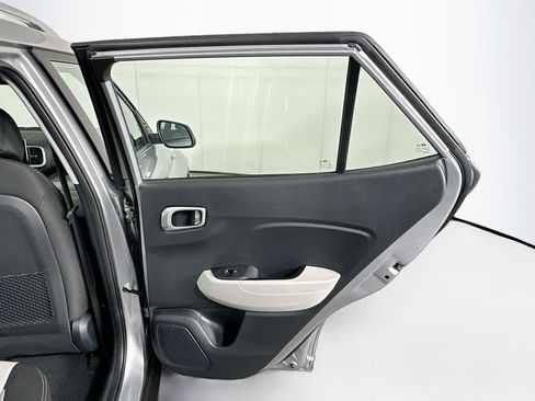 Used 2024 Hyundai Venue SEL image 28