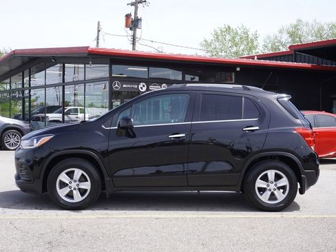 Used 2017 Chevrolet Trax LT w/ LT Convenience Package FWD image 4