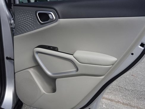 Used 2020 Kia Soul LX FWD image 21