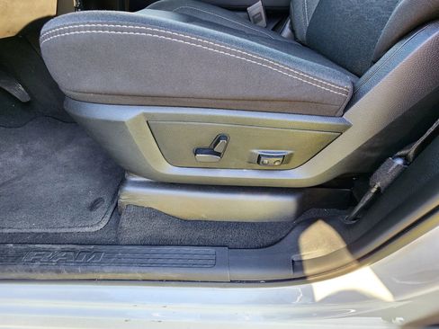 Used 2025 RAM 2500 Big Horn AWD/4WD image 38