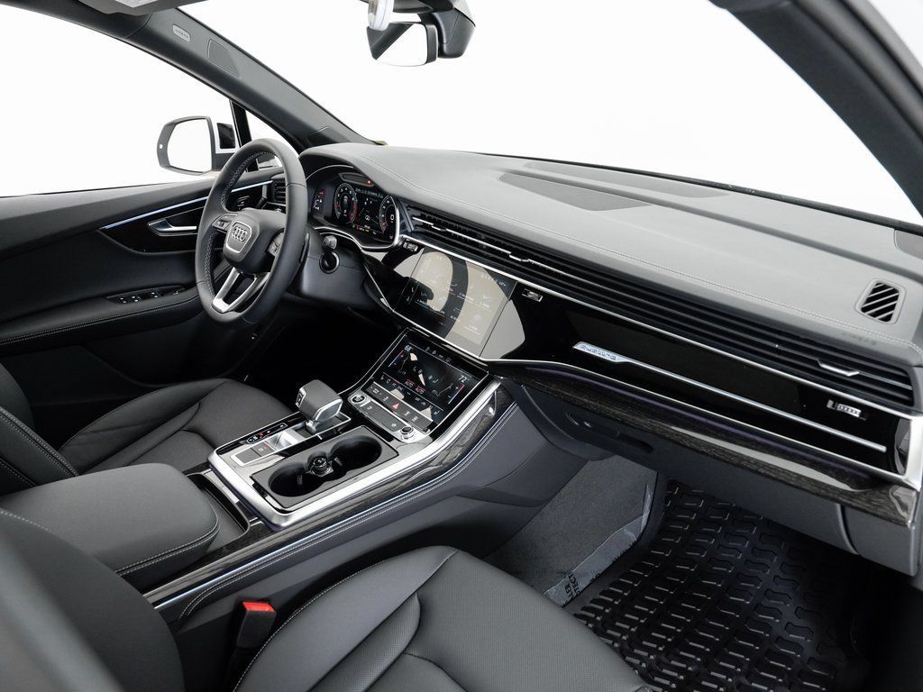 Certified 2025 Audi Q7 3.0T Premium Plus w/ Premium Plus Package AWD/4WD image 20