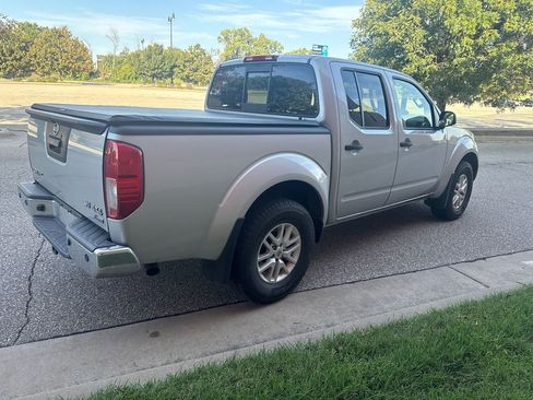 Used 2017 Nissan Frontier SV w/ SV Value Truck Package image 4