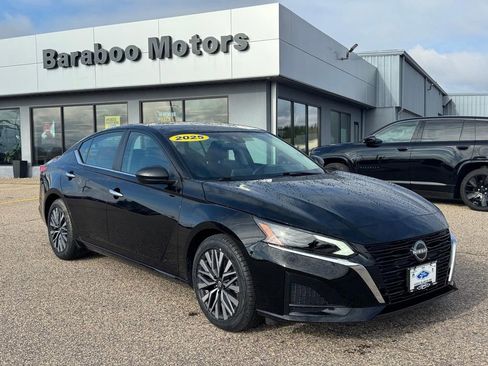 Used 2025 Nissan Altima 2.5 SV image 1