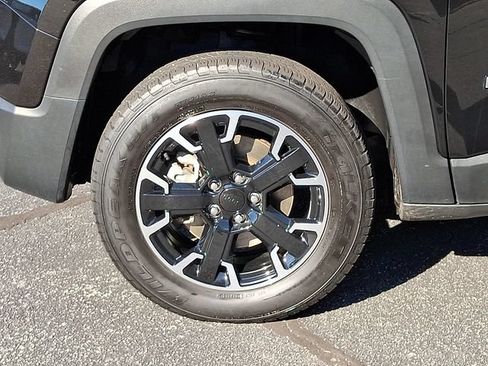 Used 2023 Jeep Renegade Latitude AWD/4WD image 8