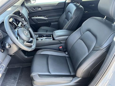 Certified 2025 Nissan Pathfinder SL FWD image 13