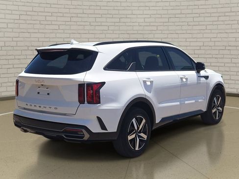 Used 2022 Kia Sorento S FWD image 5