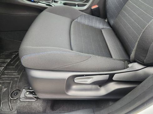 Used 2025 Toyota Corolla Cross SE image 25