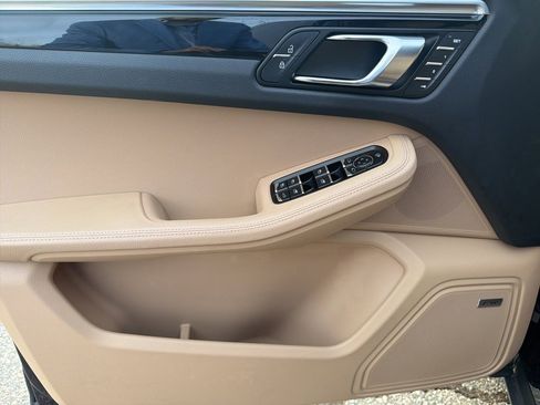 Used 2022 Porsche Macan image 8