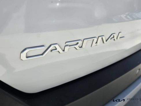Certified 2025 Kia Carnival FWD image 15