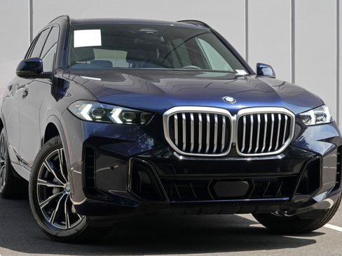 Used 2024 BMW X5 xDrive40i w/ M Sport Package AWD/4WD image 4