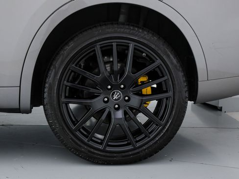 Used 2022 Maserati Levante GT image 20