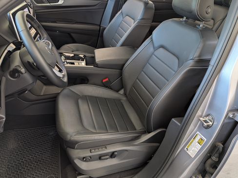 Used 2025 Volkswagen Atlas Cross Sport SEL image 17