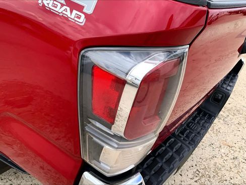 Used 2022 Toyota Tacoma TRD Off-Road AWD/4WD image 29