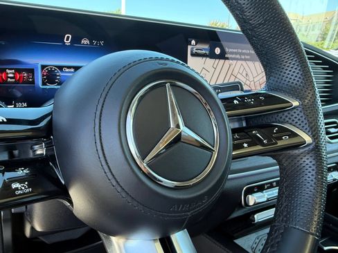 Used 2024 Mercedes-Benz GLS 450 4MATIC image 23