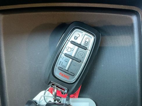 New 2026 Chrysler Pacifica Select image 37