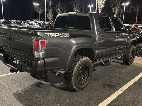 Used 2020 Toyota Tacoma TRD Sport image 3